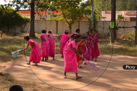 Image of Dhimsa - Tribal Dance by Araku Valley Women-JR561978-Picxy