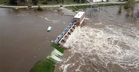 Michigan dam failures force 10,000 to evacuate and could leave one city ...