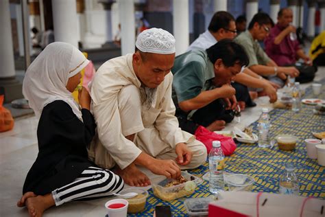 Opinion: Want to enjoy Ramadan abroad? - HalalFocus.net - Daily Halal ...