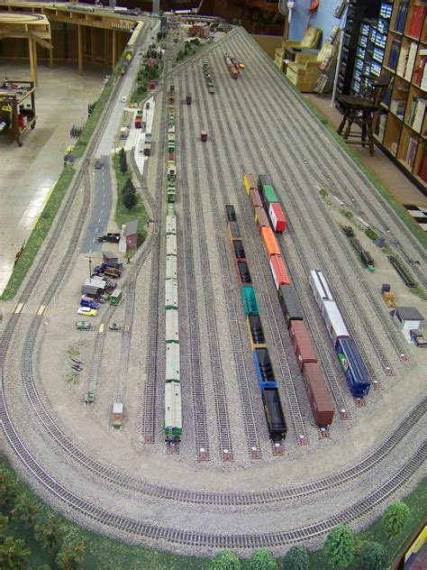 Yard is 35' long by 5' wide with 20 tracks. N Scale Train Layout, Ho ...