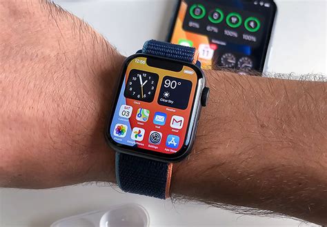 Apple Watch Sporting an iPhone-Like Notch at the Top With iOS Apps and ...