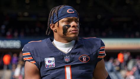 Bears GM wants to 'do right' by Justin Fields amid swirling trade ...