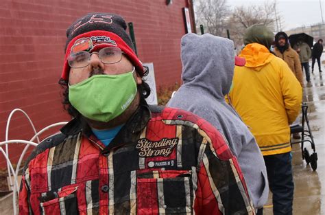 Hundreds line up for Thanksgiving dinner in East Chicago | Local News ...