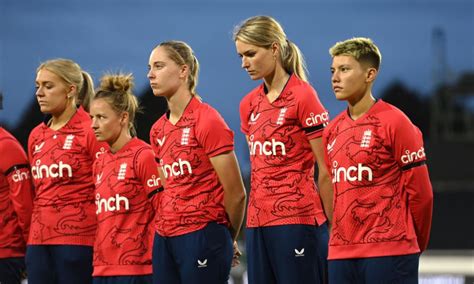 Les stars du cricket féminin anglais pourraient boycotter le prix ...