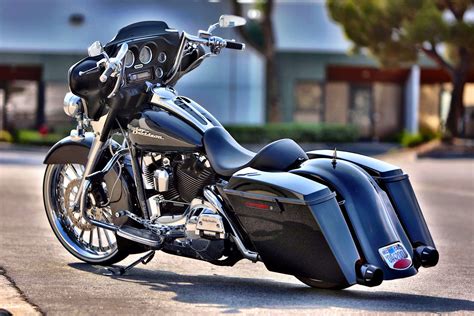 Custom Street Glide with 23" Wheel and Bags