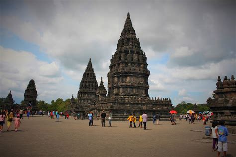 Candi Prambanan Wisata Jogja Yang Indah - WEB | LOVEHEAVEN 07