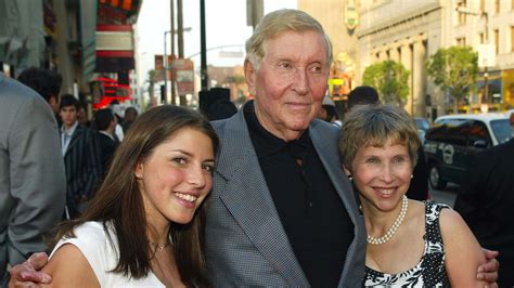 Sumner Redstone: Media mogul who led ViacomCBS dies at 97