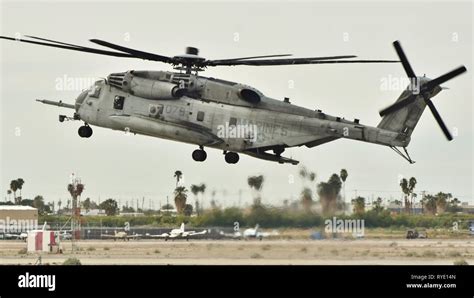 A Marine Corps Sikorsky CH-53E Super Stallion landing at MCAS Yuma ...