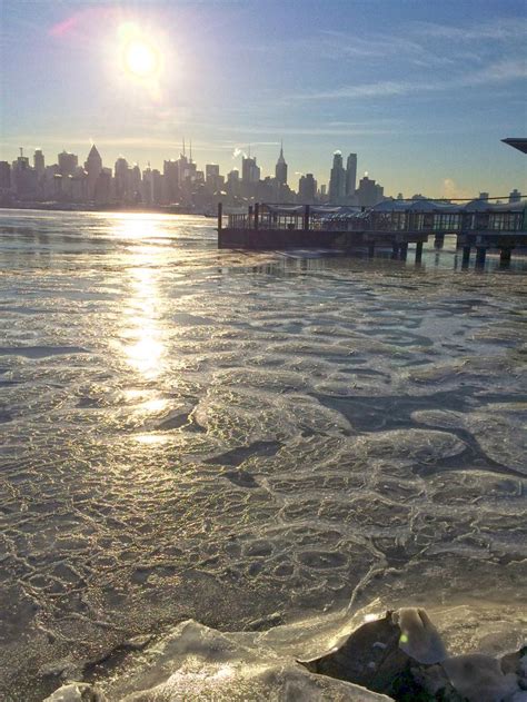 frozen hudson river | New york skyline, Hudson river, Skyline