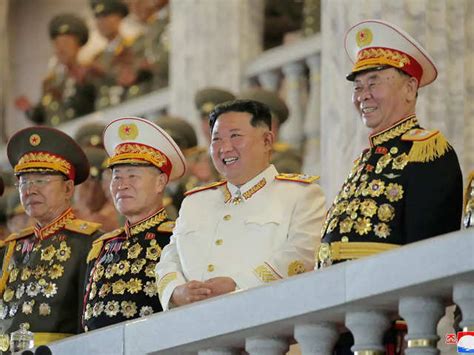 Kim Jong-Un shows off big rockets, vows to make more nukes - Huge ...