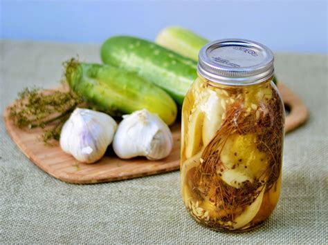 Garlic Dill Pickles Canning #Recipe & Tips Rural Mom