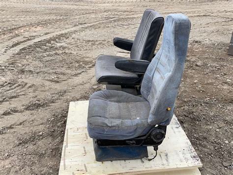 Peterbilt Truck Seats - Smith Sales Co. Auctioneers