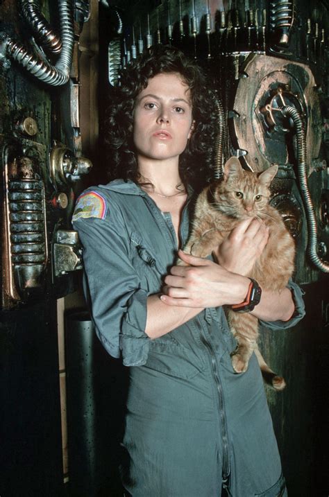 Sigourney Weaver and Jonesy - Alien 1979 (x-post from /r/pics) : LV426