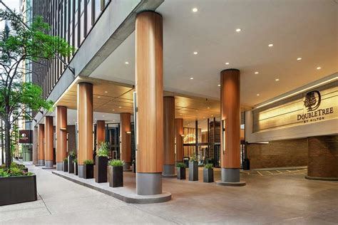 DOUBLETREE BY HILTON HOTEL CHICAGO - MAGNIFICENT MILE - Updated 2022 ...