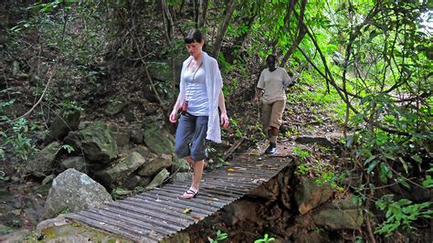 Hiking up Murchison Falls — Do the great and amazing top of falls hike