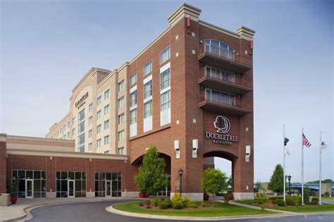 Front Lobby Entrance of the DoubleTree by Hilton Bay City - Riverfront ...