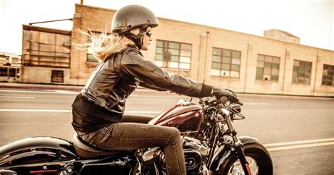 7 Things Women Should Wear On A Harley Davidson Motorcycle - Vascara