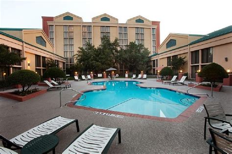 Dallas: Airport Hotels near [AIRPORT_CODE]: Airport Hotel Reviews: 10Best