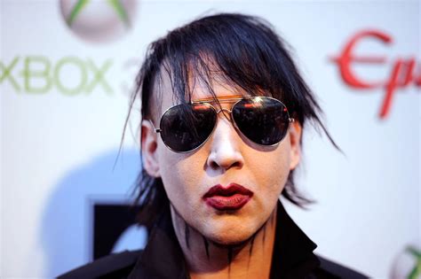 Marilyn Manson Collapsed On Stage, Is He Dead? [VIDEO]