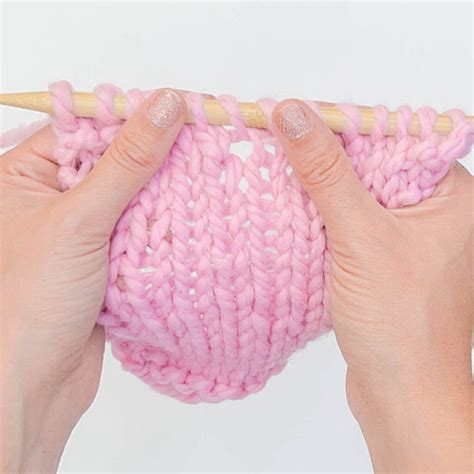 Yarn Over in Knitting [2 Easy Methods]