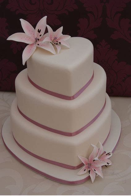 The Wedding Collections: Heart Wedding Cakes