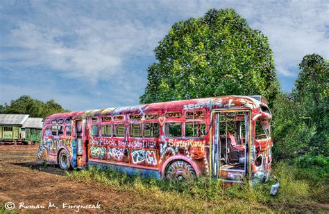 Graffiti Bus – Roamin' with Roman Photo Tours