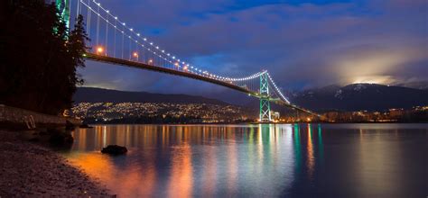 Golden Gate Bridge at night 1226163 Stock Photo at Vecteezy