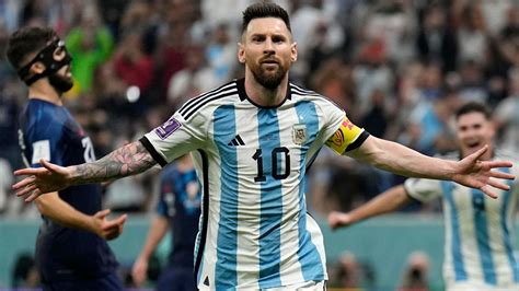 Lionel Messi: Argentina head coach Lionel Scaloni honoured to coach ...