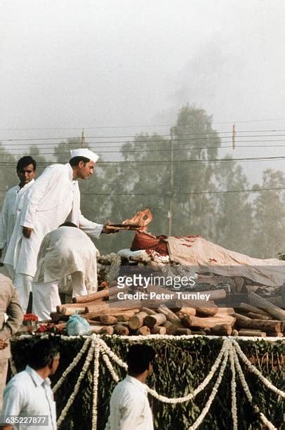 Indira Gandhi Funeral Photos and Premium High Res Pictures - Getty Images