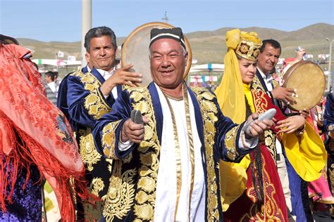 All the beauty of nation in Uzbek Dance