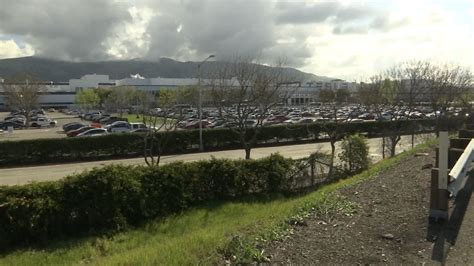 PHOTOS Hundreds Of Workers At Tesla Fremont Factory Despite Being Told ...