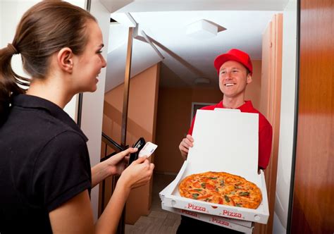 Why New Investors Should Choose a Pizza Franchise | The Midcounty Post