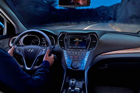 2018 Hyundai Santa Fe interior view night - Motor Trend en Español