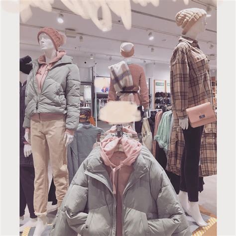 Mannequins display ideas | Clothing store design, Store design ...