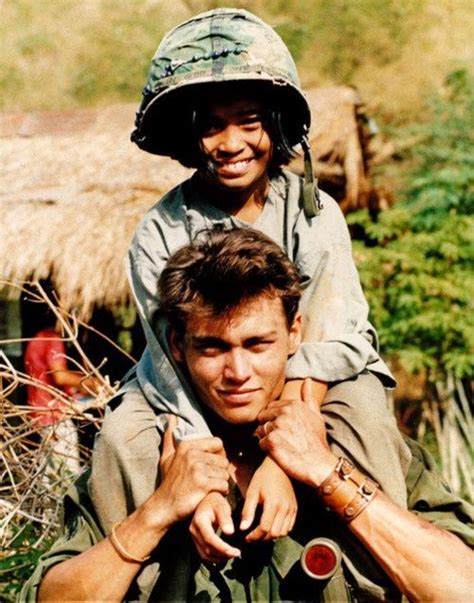 Johnny Depp as Private Lerner in the movie "Platoon" | Actrice, Cinéma ...