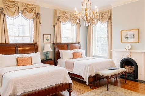 Historic, Luxury Guest Rooms in Savannah, GA