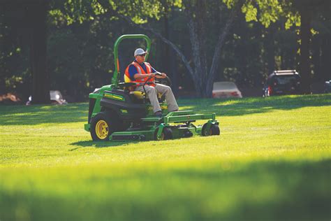 Benefits of the Zero Turn Lawn Mower | Koenig Equipment