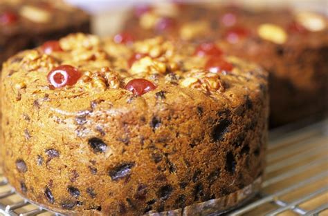 Up Your Fruitcake Game With These Recipes and Baking Tips | Dried fruit ...