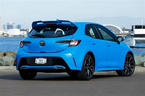 2019 Toyota Corolla Hatchback XSE rear three quarter 02 - Motor Trend ...