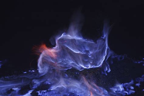 Here’s Why This Indonesian Volcano Is Emitting Blue “Lava” – Homie Daily