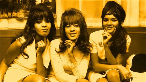 RONETTES Baby, I love you (doo wop intro) - YouTube