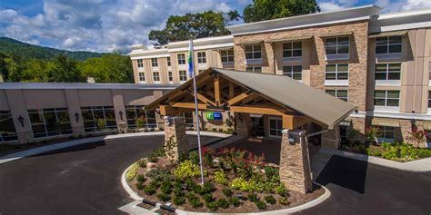 Downtown Gatlinburg, TN Hotel With Indoor Pool | Holiday Inn Express ...