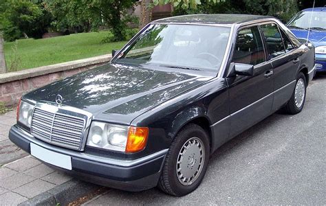 MERCEDES-BENZ 200 car technical data. Car specifications. Vehicle fuel ...