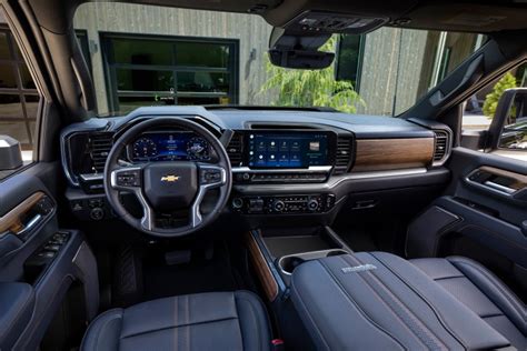 2024 Chevrolet Silverado 2500HD Finally Gets the Interior It Deserves ...