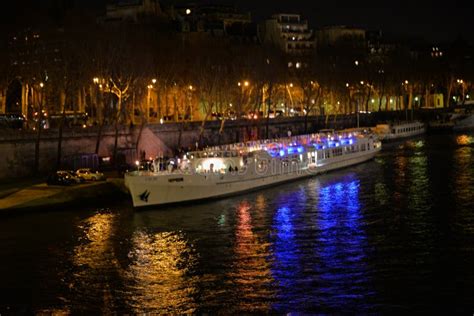 Night Walking in the Boat in Paris Editorial Image - Image of night ...