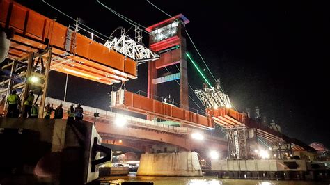 Lifting of the last segment of LRT Palembang Musi Bridge for Waskita ...