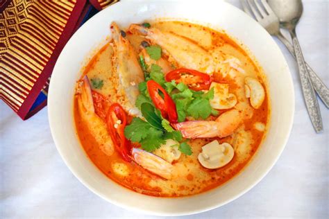 Tom Yum Goong Recipe | Thai Hot and Sour Soup | ต้มยำกุ้ง - Lion Brand