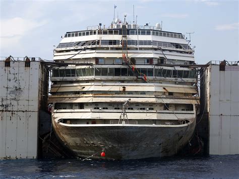 Disgraced Costa Concordia captain is looking at almost three decades in ...