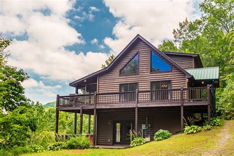 Hawk's Hideaway Blue Ridge Cabin | Georgia Mountain Cabin Rentals