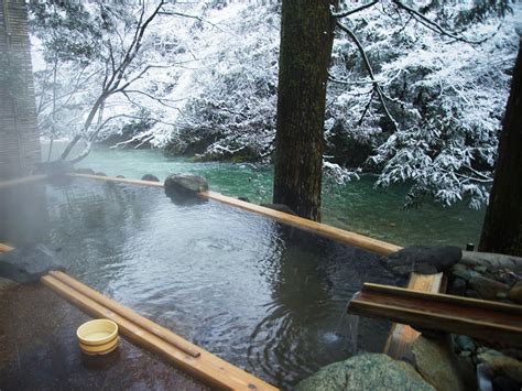 Experience the Best Onsens (Natural Hot Springs) in Japan | Travel Insider